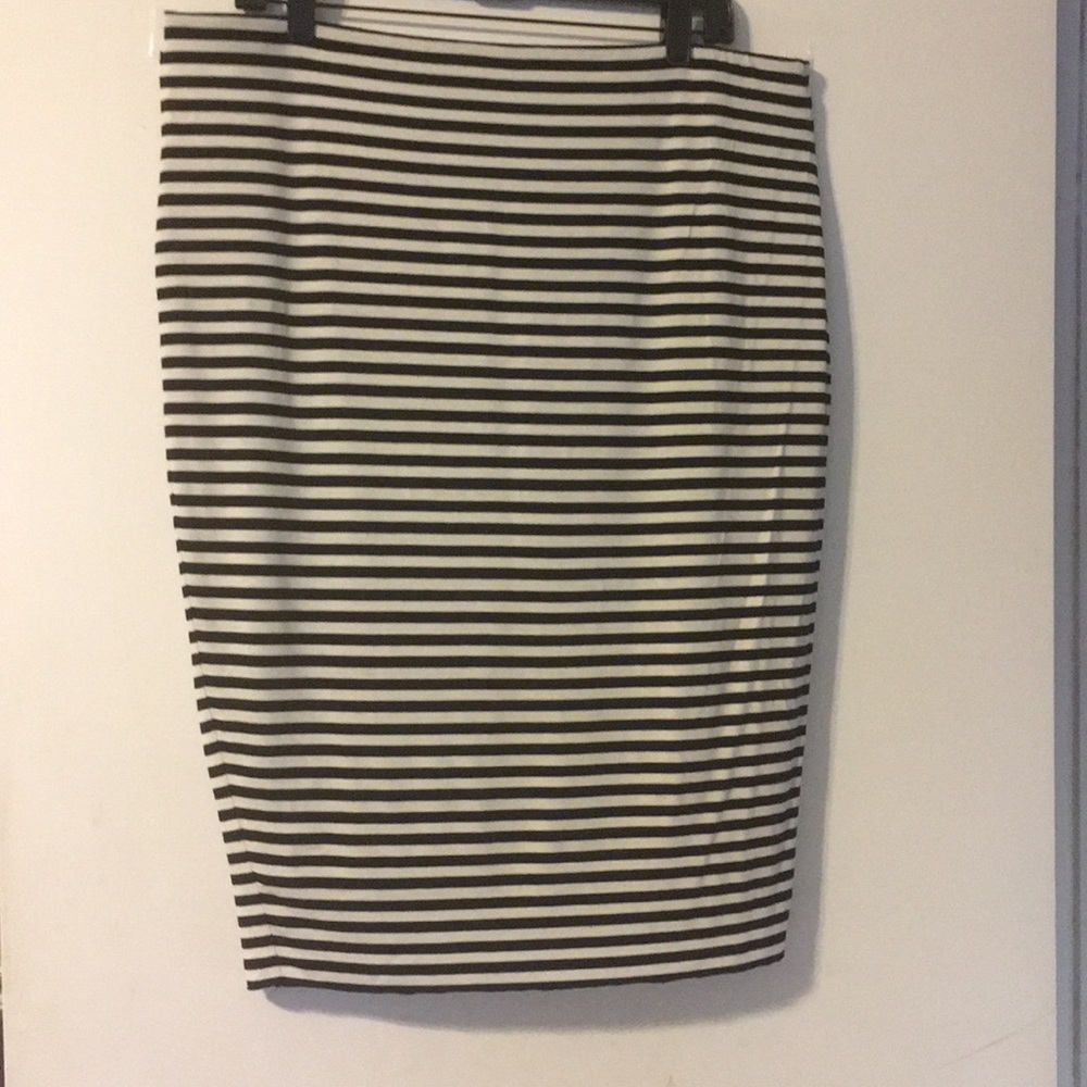 Vince Camuto Straight Skirt